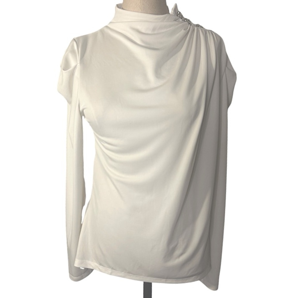 Elegant Blouse With Jewel Detail on the Shoulder
